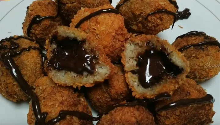 Kreasi Bola-Bola Pisang Coklat Lumer: Camilan Goreng Crispy yang Menggoda